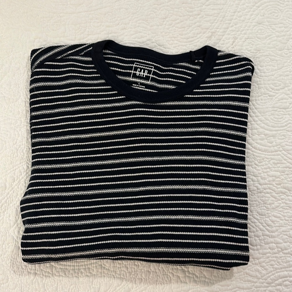 Men’s striped black and white
